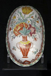 Brush with floral vase motif